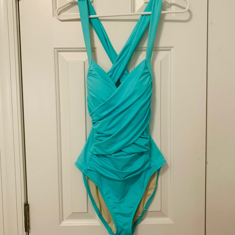 La Blanca Swim Suit. Stunning!